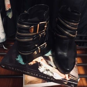 BCBGeneration
Black Anders Platform Wedge Booties